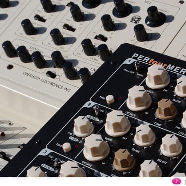 Oberheim Four Voice trifft auf Vermona Quad Analog Synthesizer.